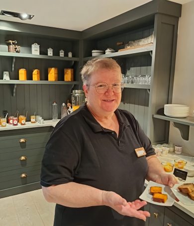 Hôtel-Le-Saint-Nicolas-4-étoiles-la-rochelle-portrait-équipe-Emilia