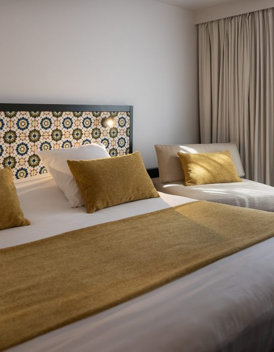 Le-Saint-Nicolas-Hotel-La-Rochelle-Chambre-Cosy-Sofa (3)